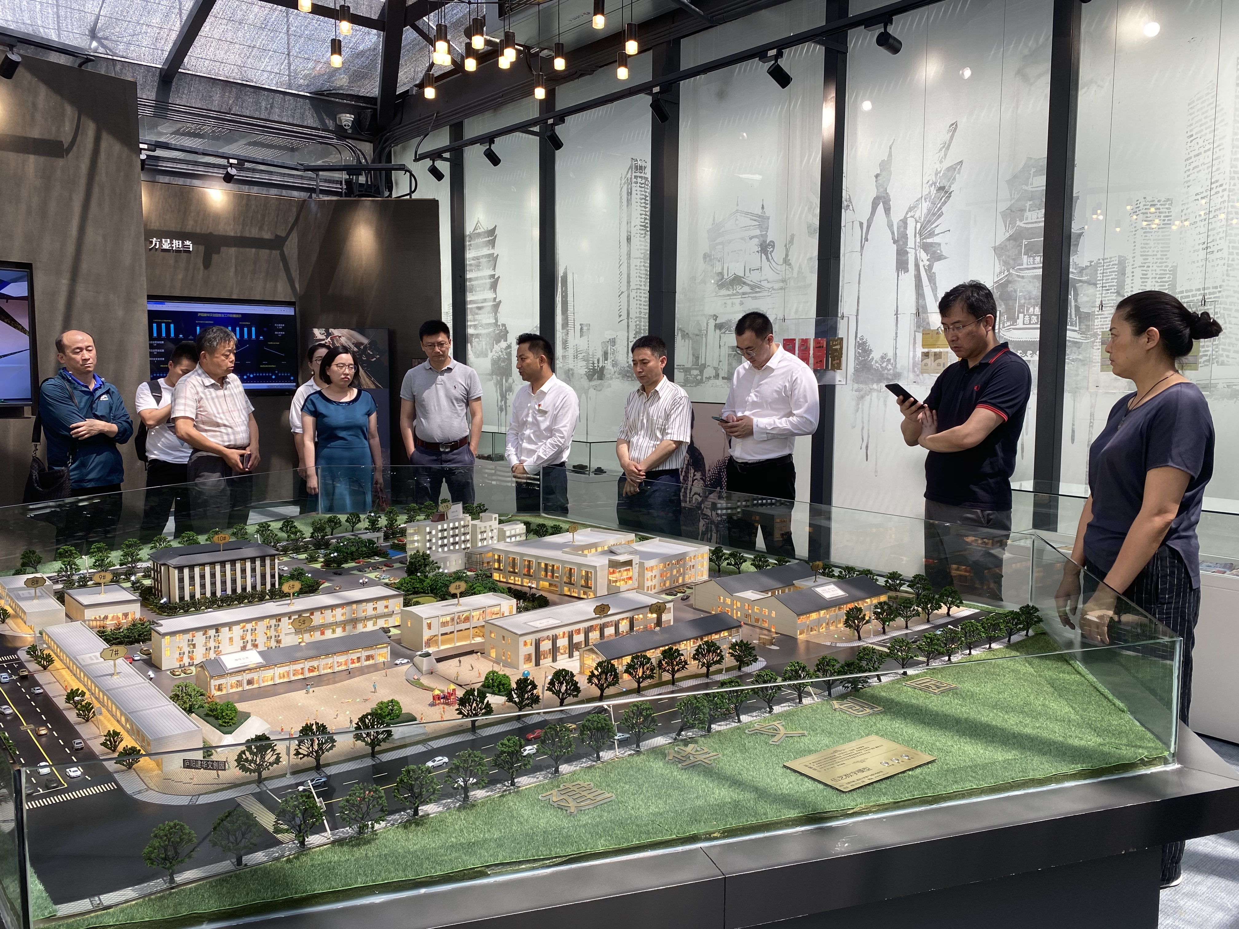 合肥市投促局副局长胡亚斌 率来肥企业家莅临庐阳利记官网平台入口文创园交流