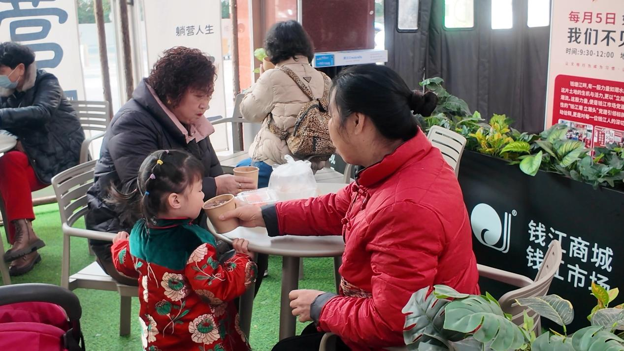 钱江商城腊八送暖，，，，，，，情满杭城