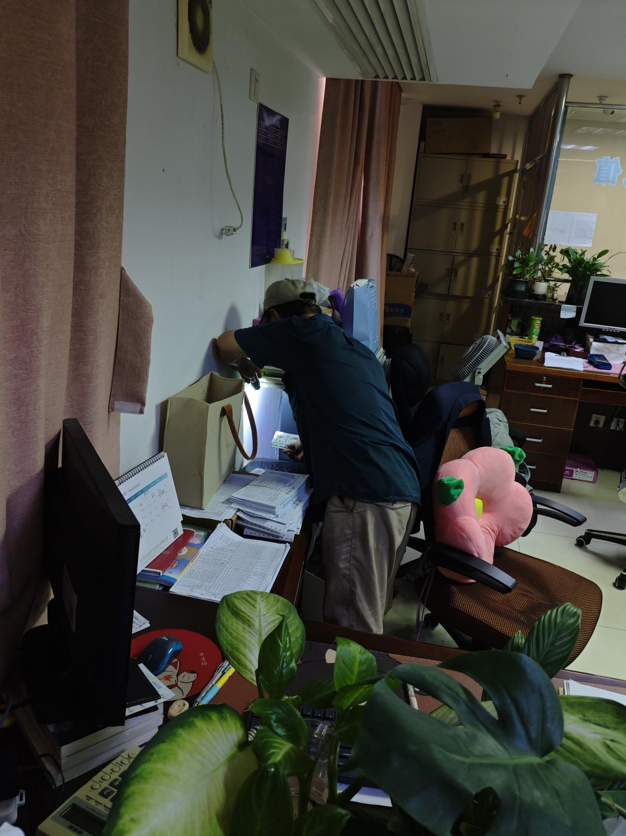 驱除“四害”，，，，，，“卫”爱偕行