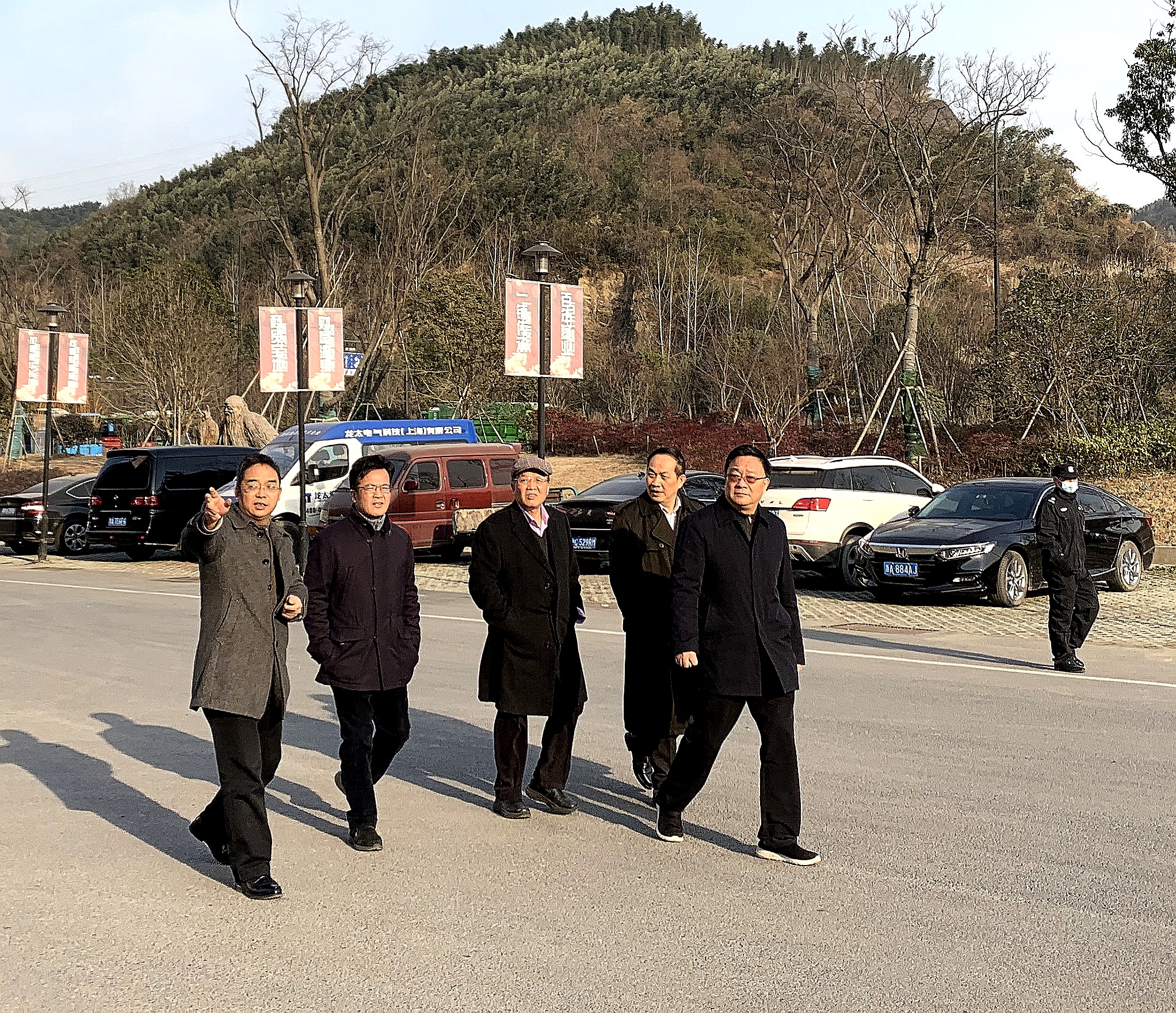 拳拳之心  殷殷之情  老向导们旅行考察利记官网平台入口长城机电市场