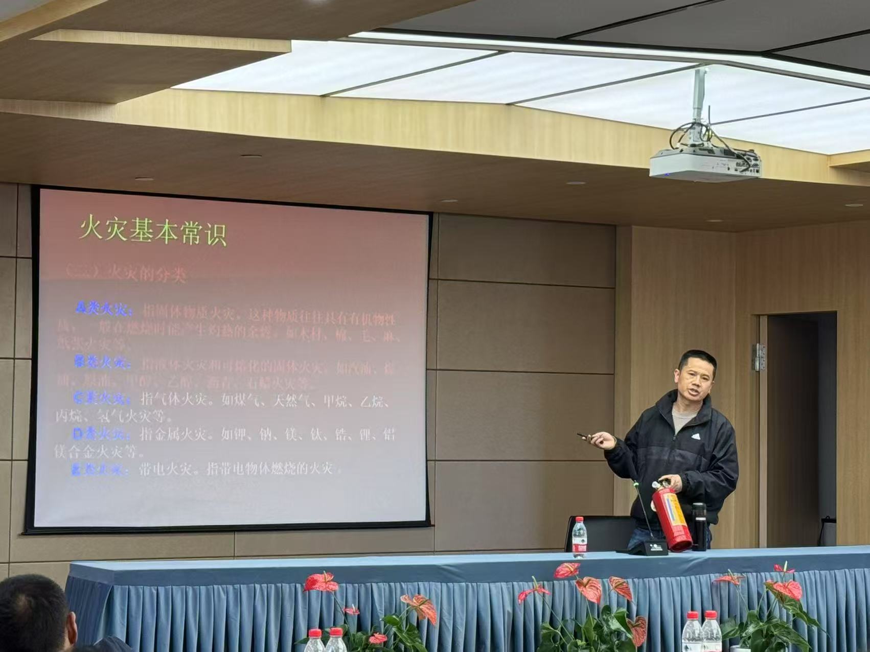 消防培训进市场 配合打造“防火墙”