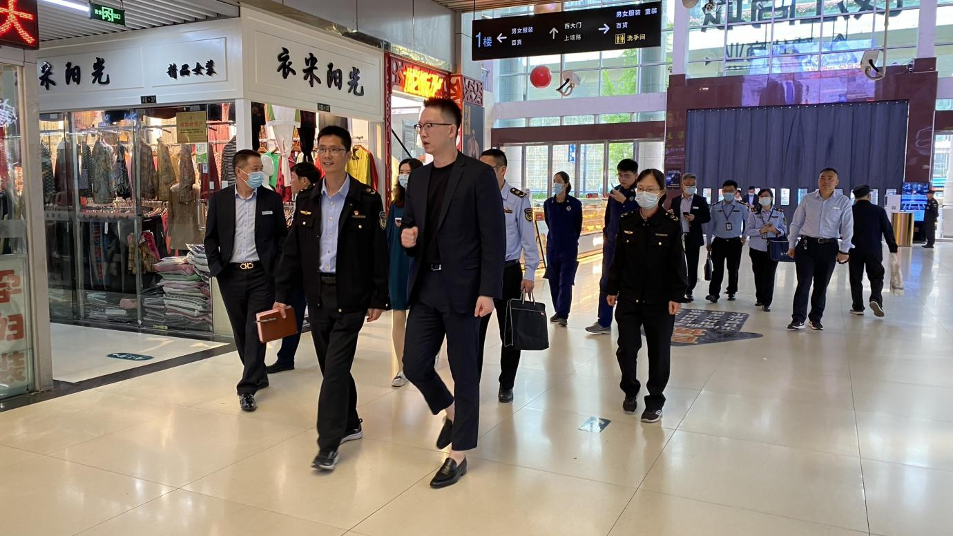 拱墅区各部分团结走访钱江商城开展五一节前清静大检查 