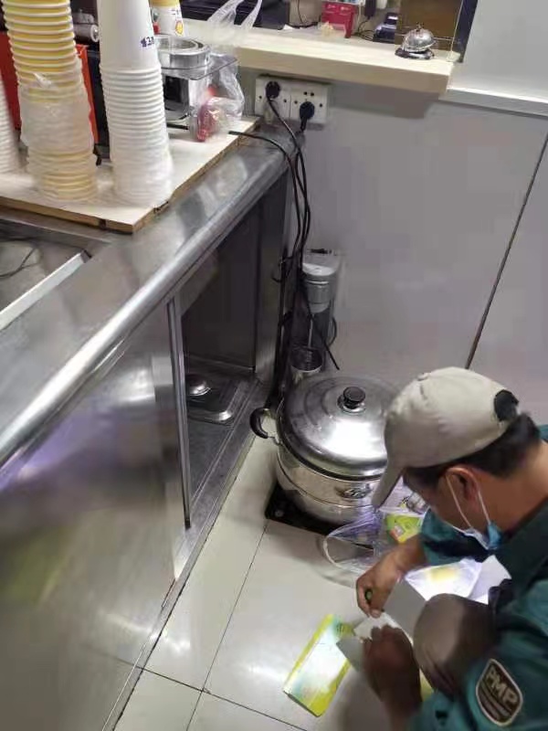 钱江商城开展夏日“除四害”消杀