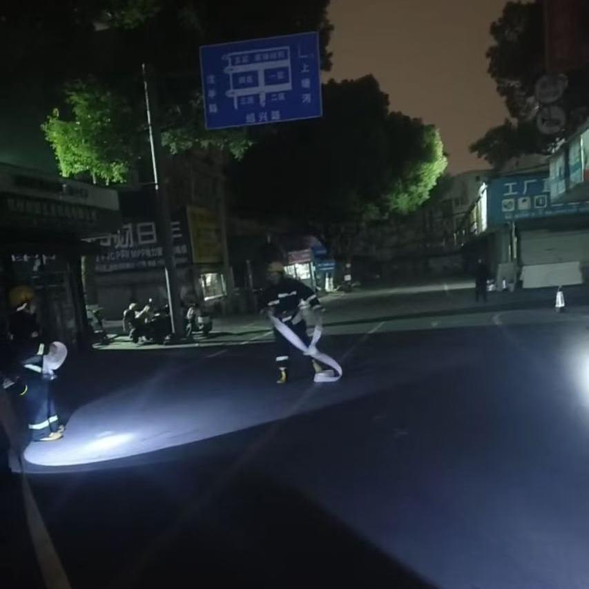 利记官网平台入口市场深夜举行突击消防演练运动