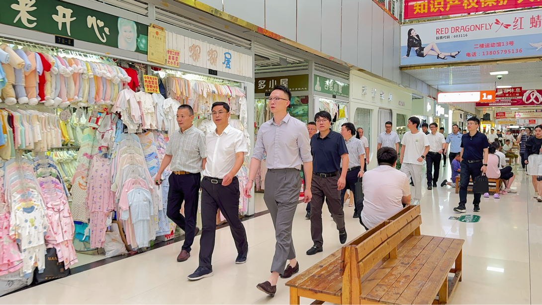 绷紧“清静弦”，，，，，，把好“节前关”！拱墅戋戋向导莅临钱江商城开展节前清静生产检查