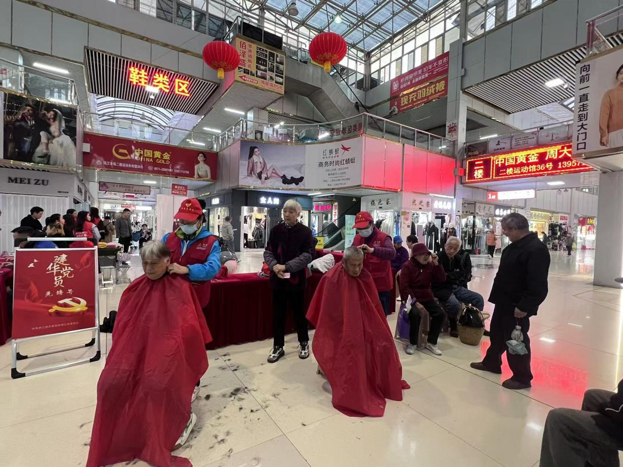 公益不打烊，，，，，情暖每月时光