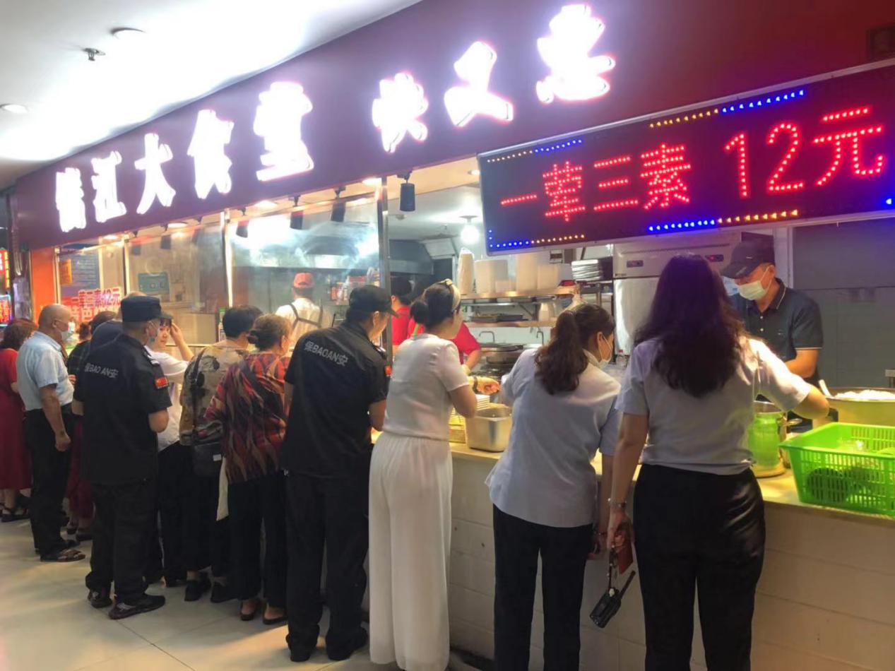 真情暖钱江，，，，，，，，爱心商家免费为商城员工提供暖心中餐