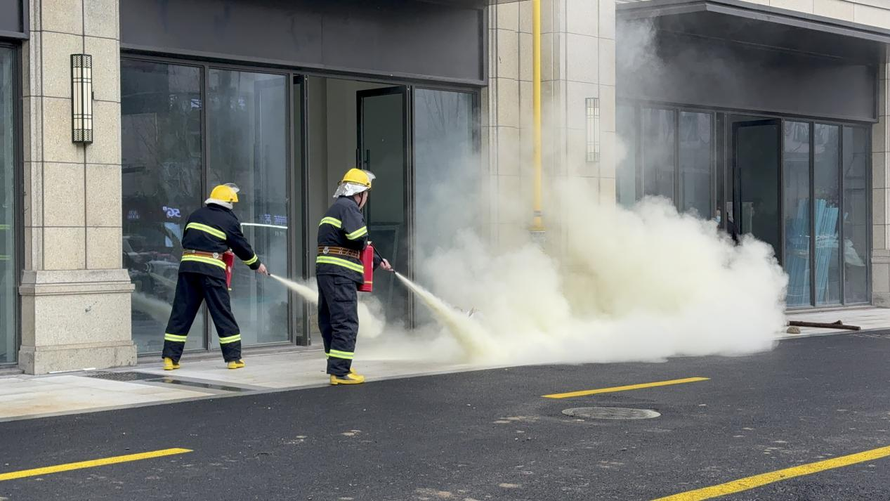 区应急管理局团结钱江商城开展消防清静实战演练