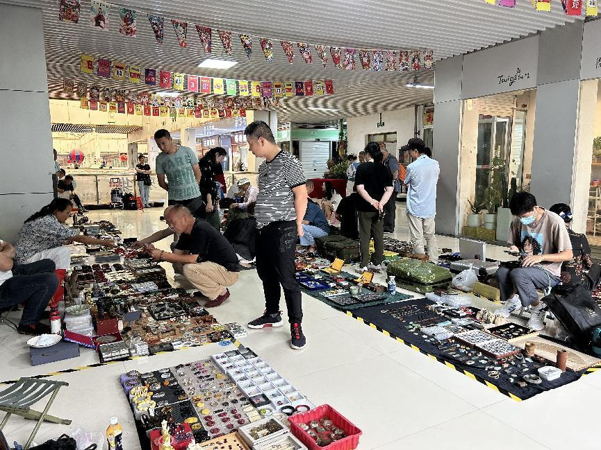 钱江商城举行首届“钱江文玩雅集”运动