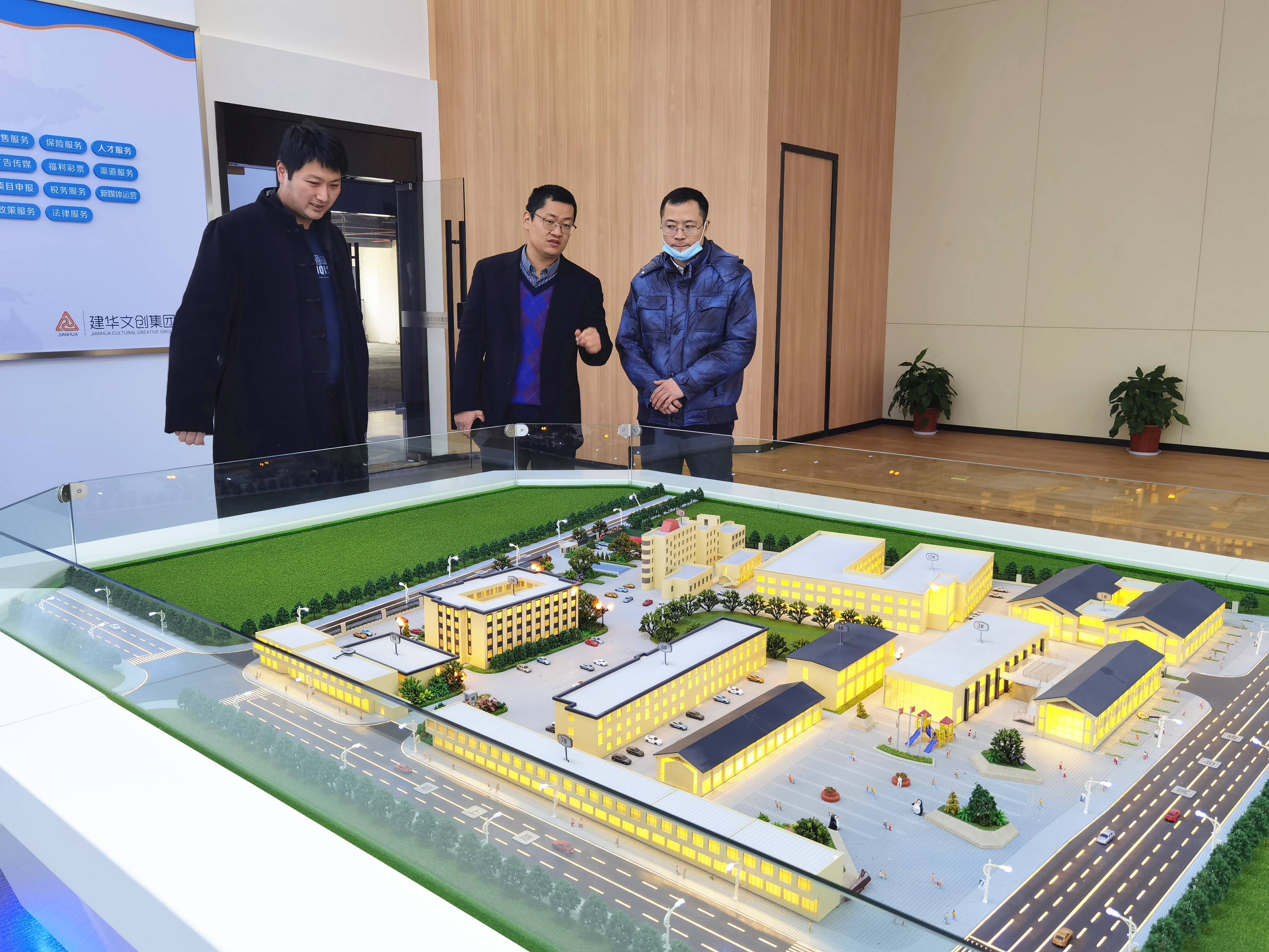 来凤县考察团莅临利记官网平台入口文创集团调研交流