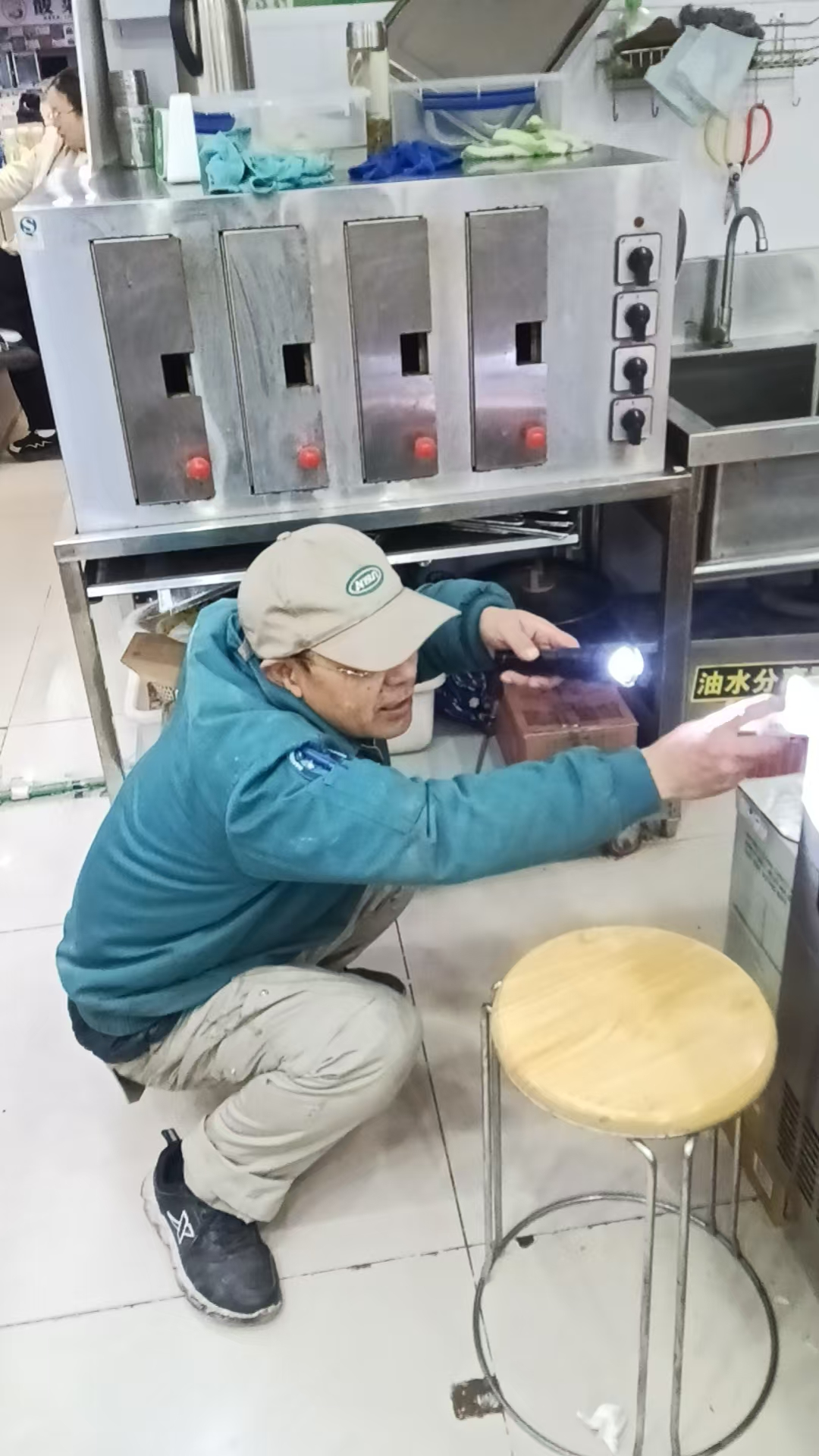 专业除四害，，，，，守护美食天地