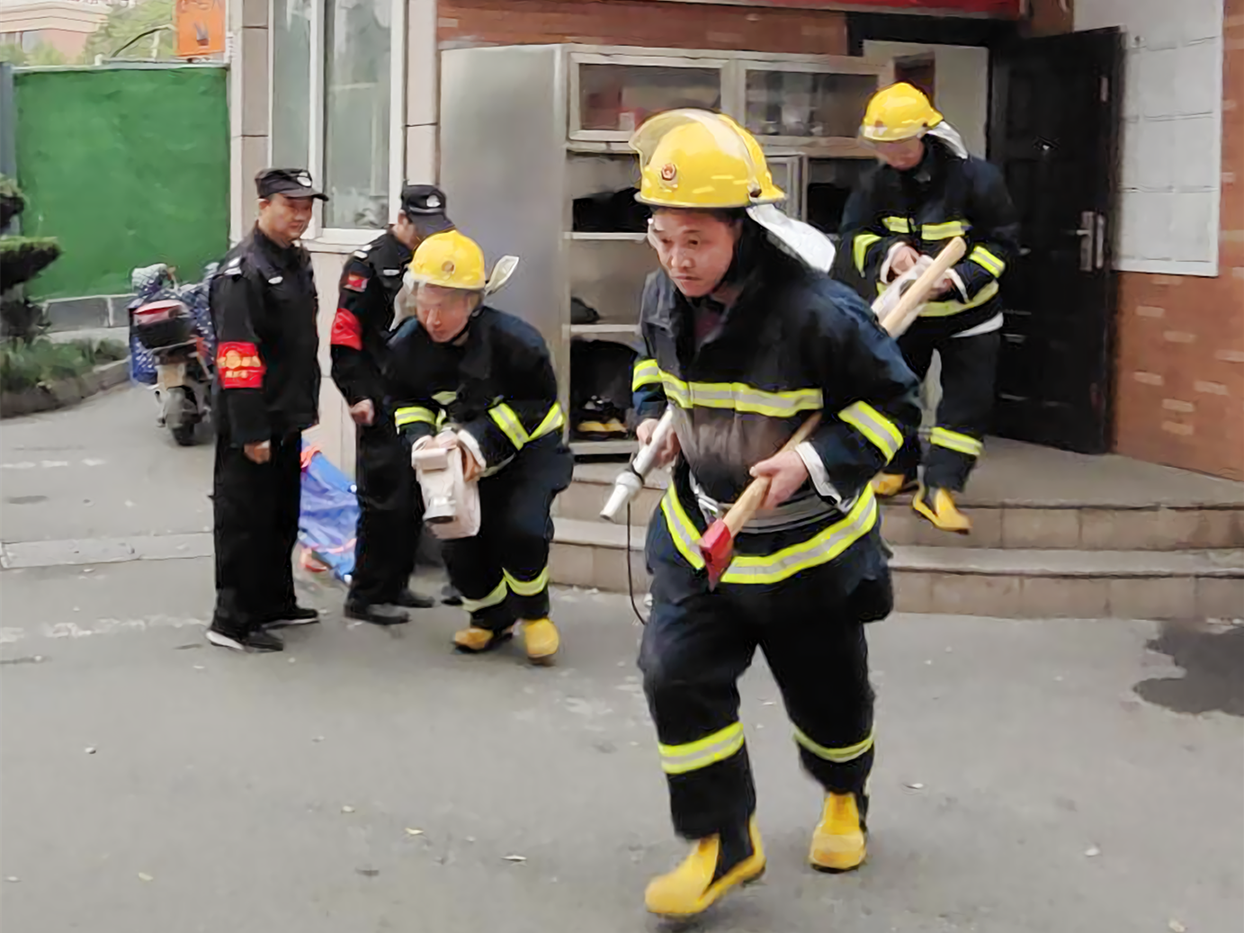 清静第一，，，，，，，提防为先——利记官网平台入口市场开展消防疏散演练运动