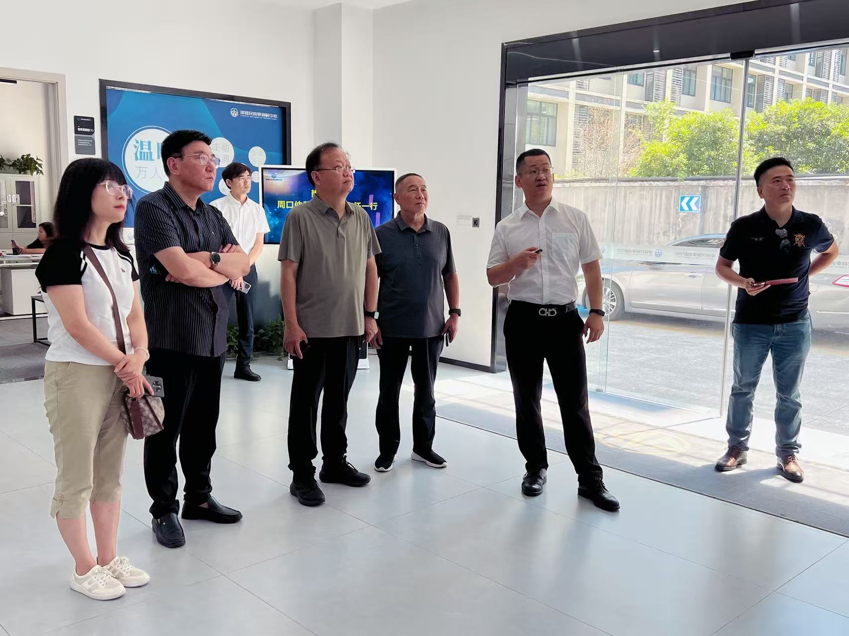 河南省周口市仲裁委员会主任孔令奎一行赴律威调解中心调研