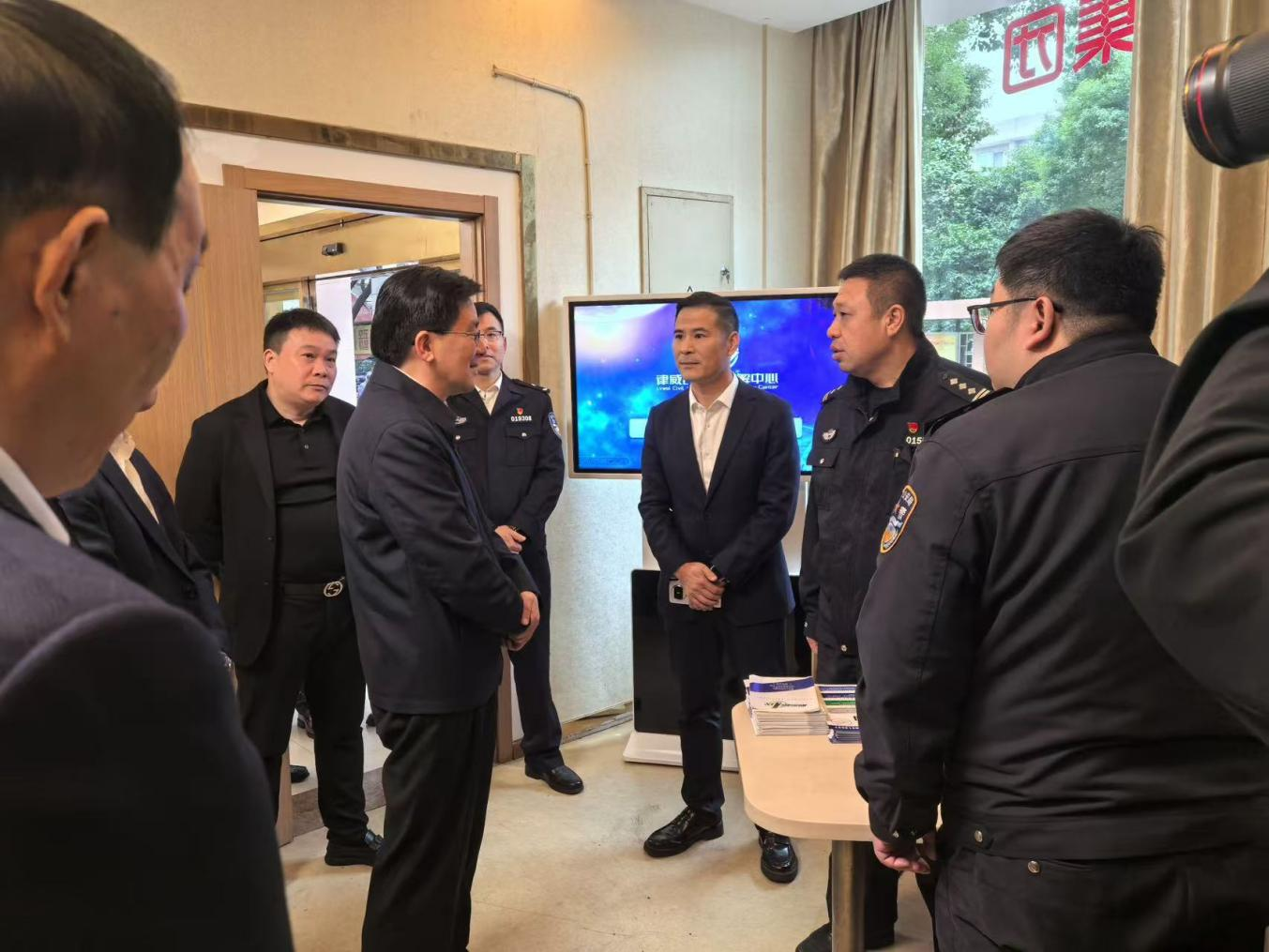 市委副书记、政法委书记马小秋赴利记官网平台入口五金市场调解事情站调研指导