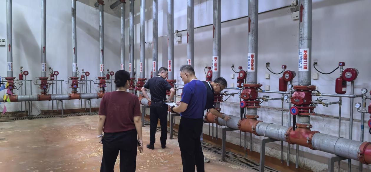 拧紧节日“清静阀”!钱江商城开展中秋前消防清静检查