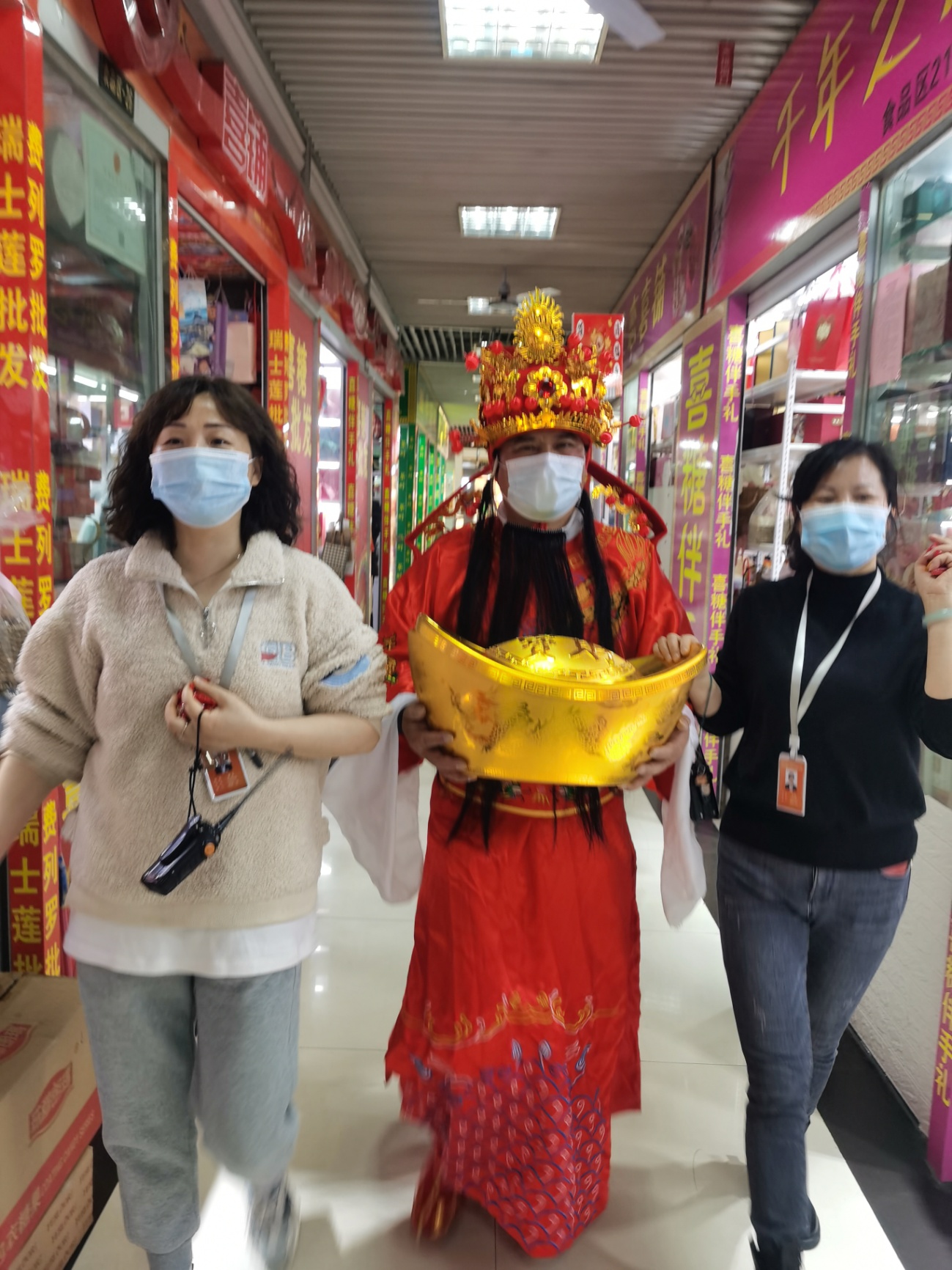 元宵佳节“领福袋，，，，，，，，沾财气”