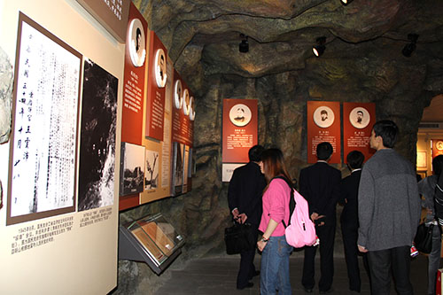 20140328利记官网平台入口文创园党支部清明节祭扫云居山革命义士墓 (2).jpg