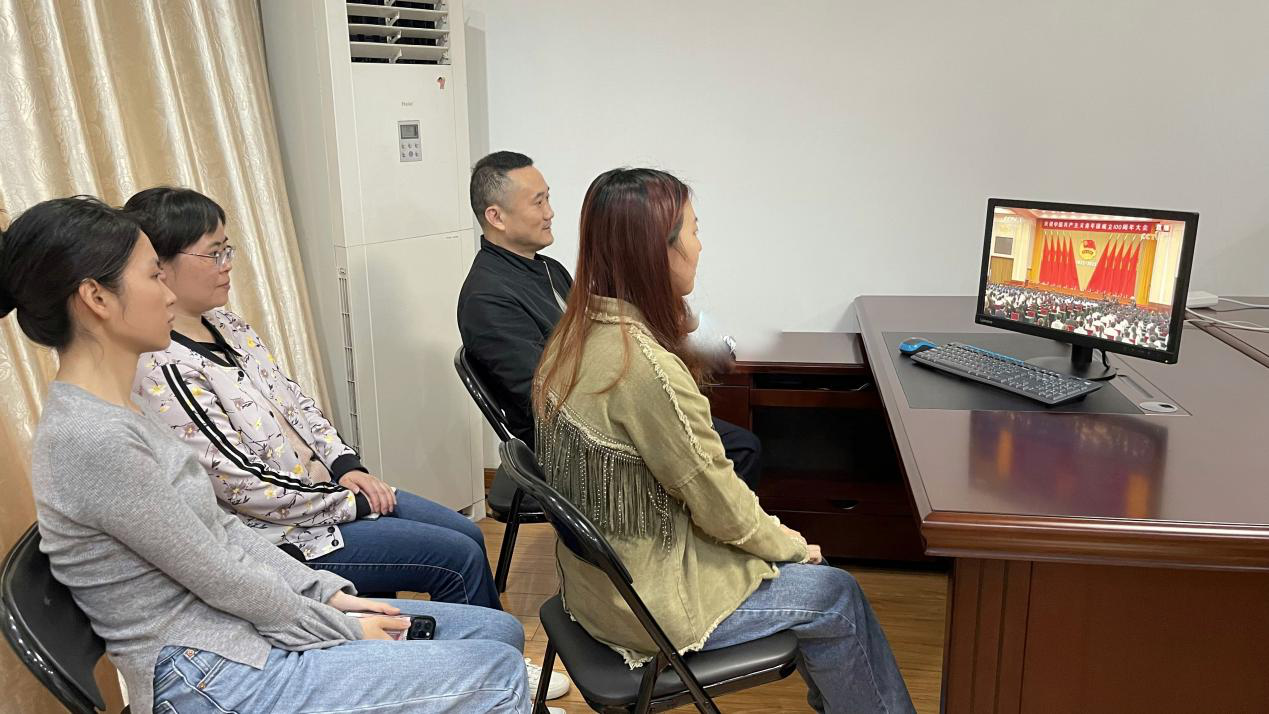 青年永远是推动历史前进的先锋