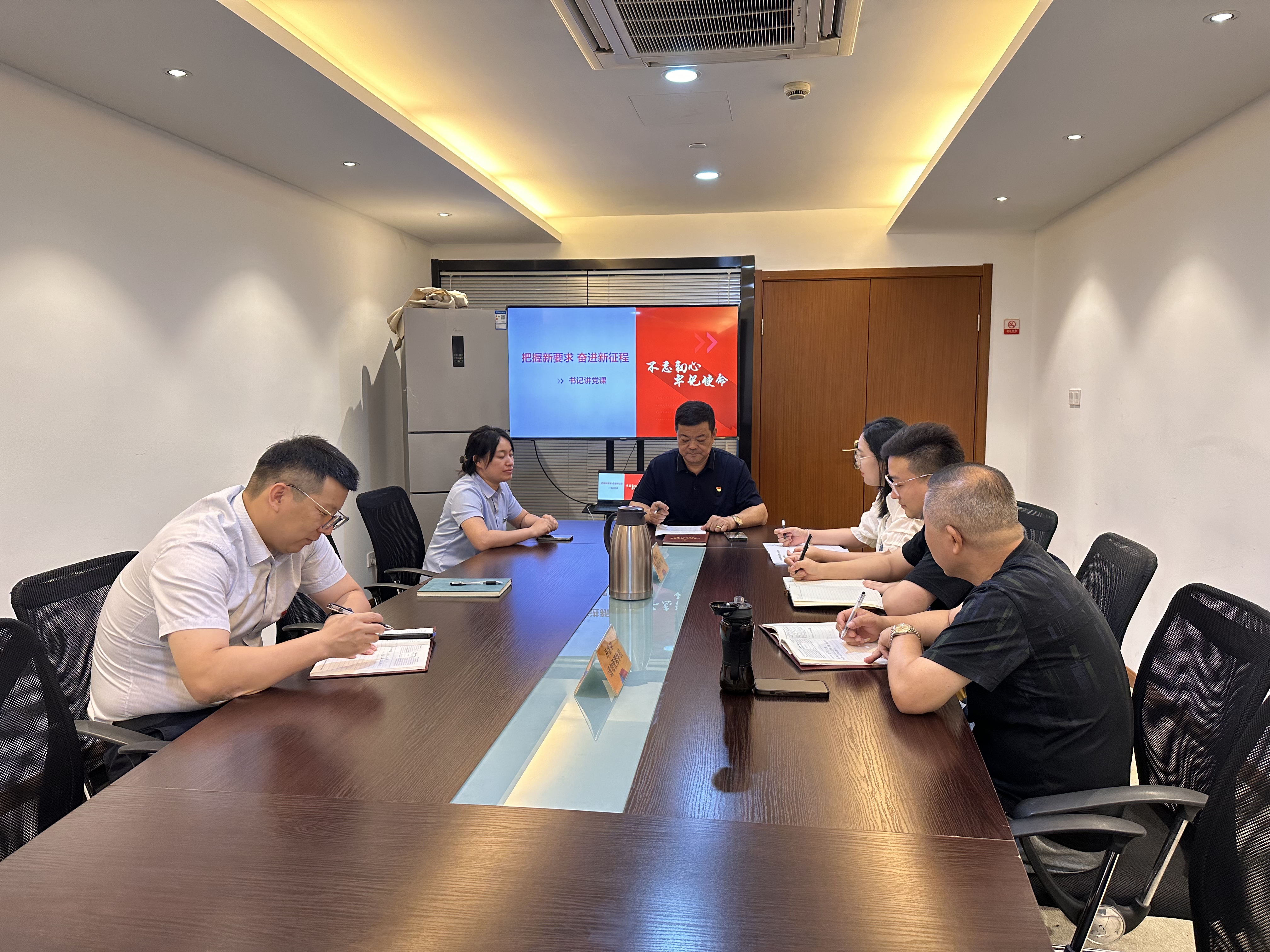 水晶城党支部开展书记讲党课运动