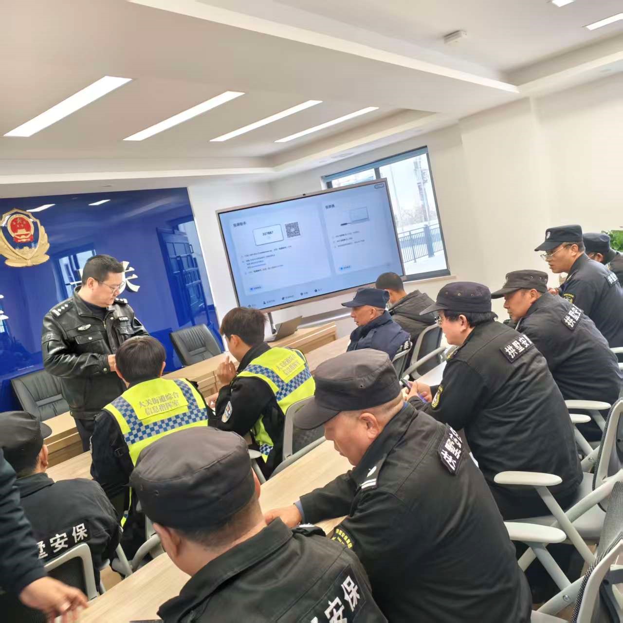 水晶城加入辖区“一呼百应”事情聚会