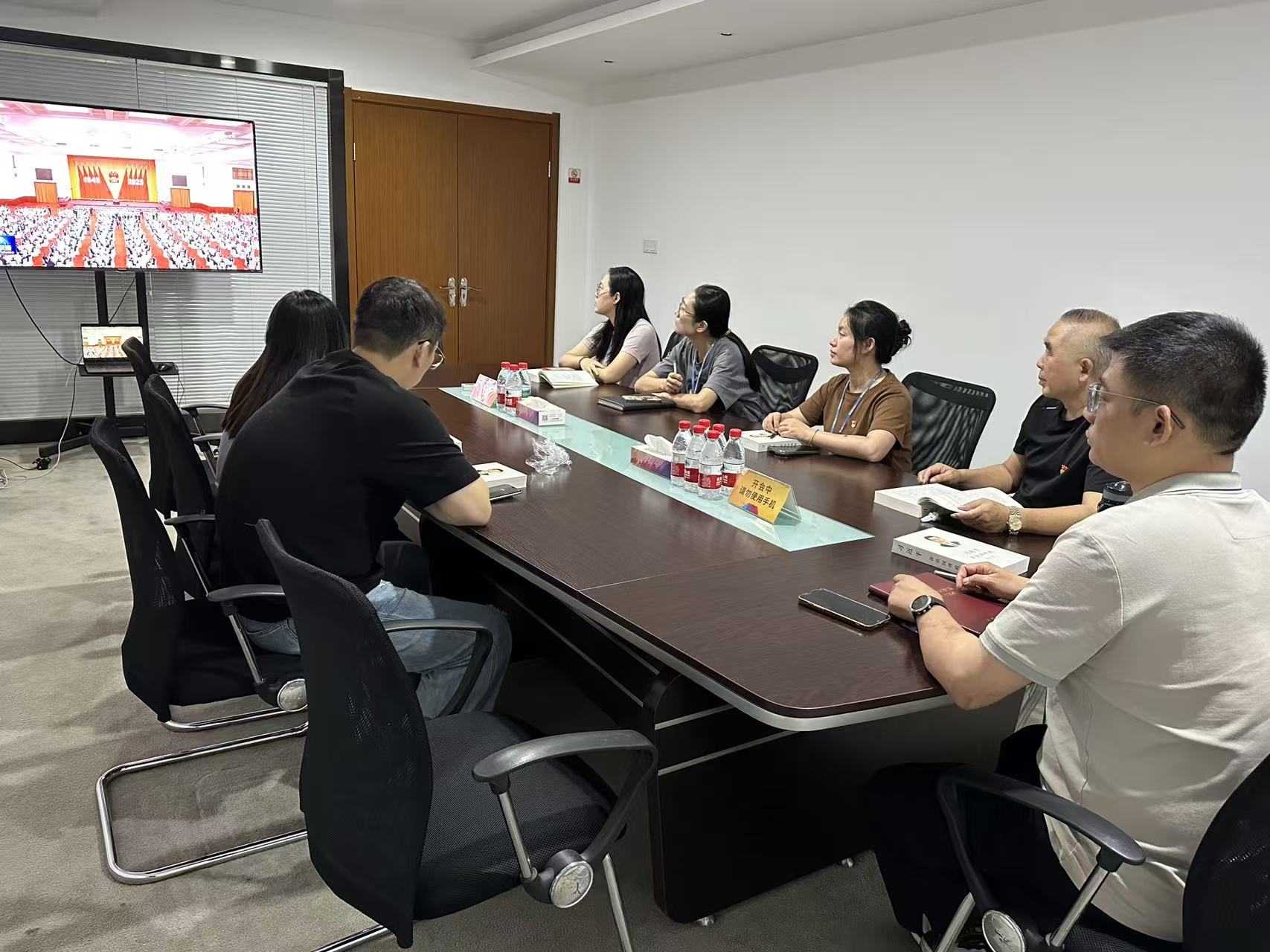 水晶城党支部开展10月党员牢靠运动