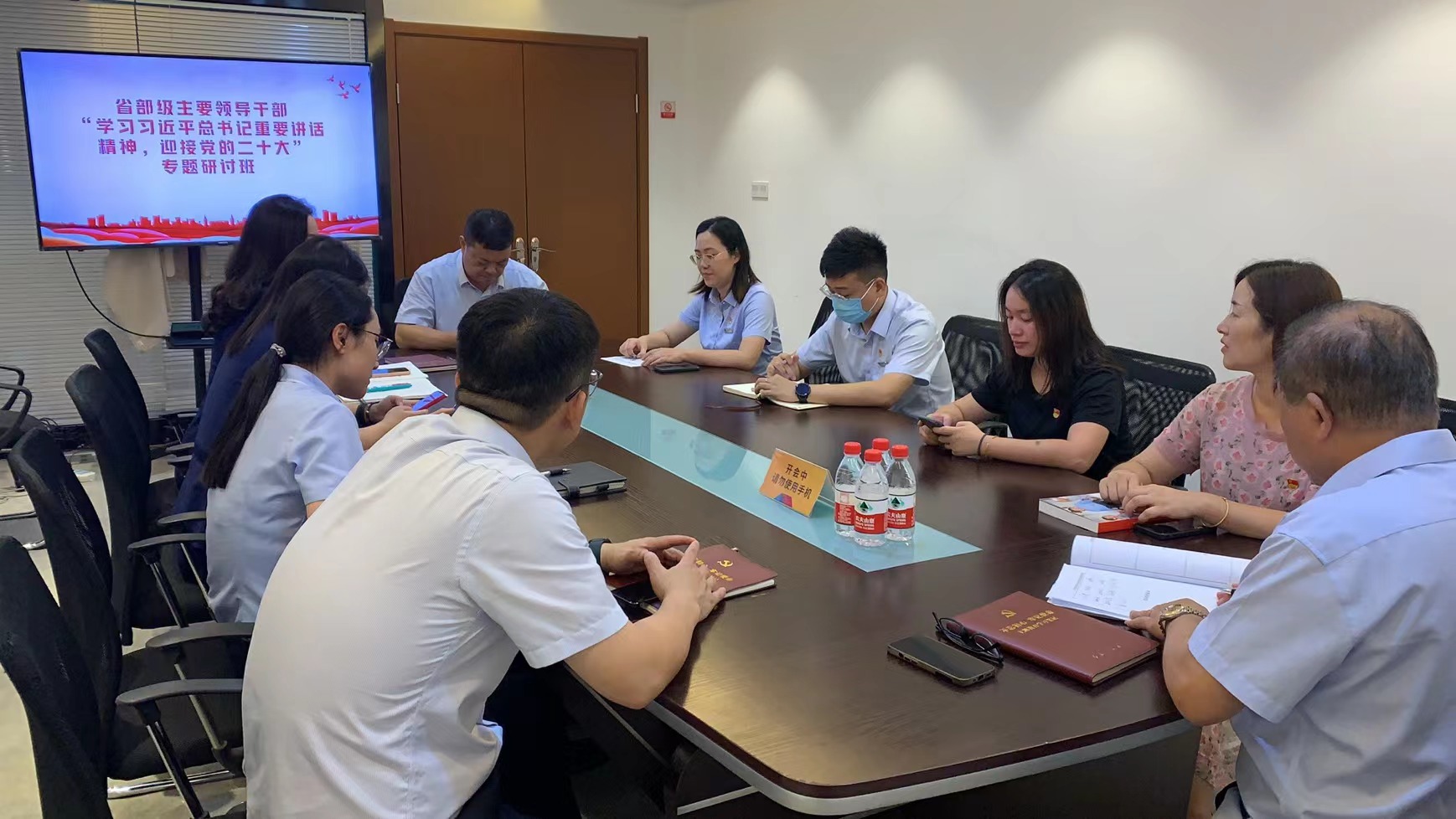 水晶城开展8月党员牢靠运动聚会