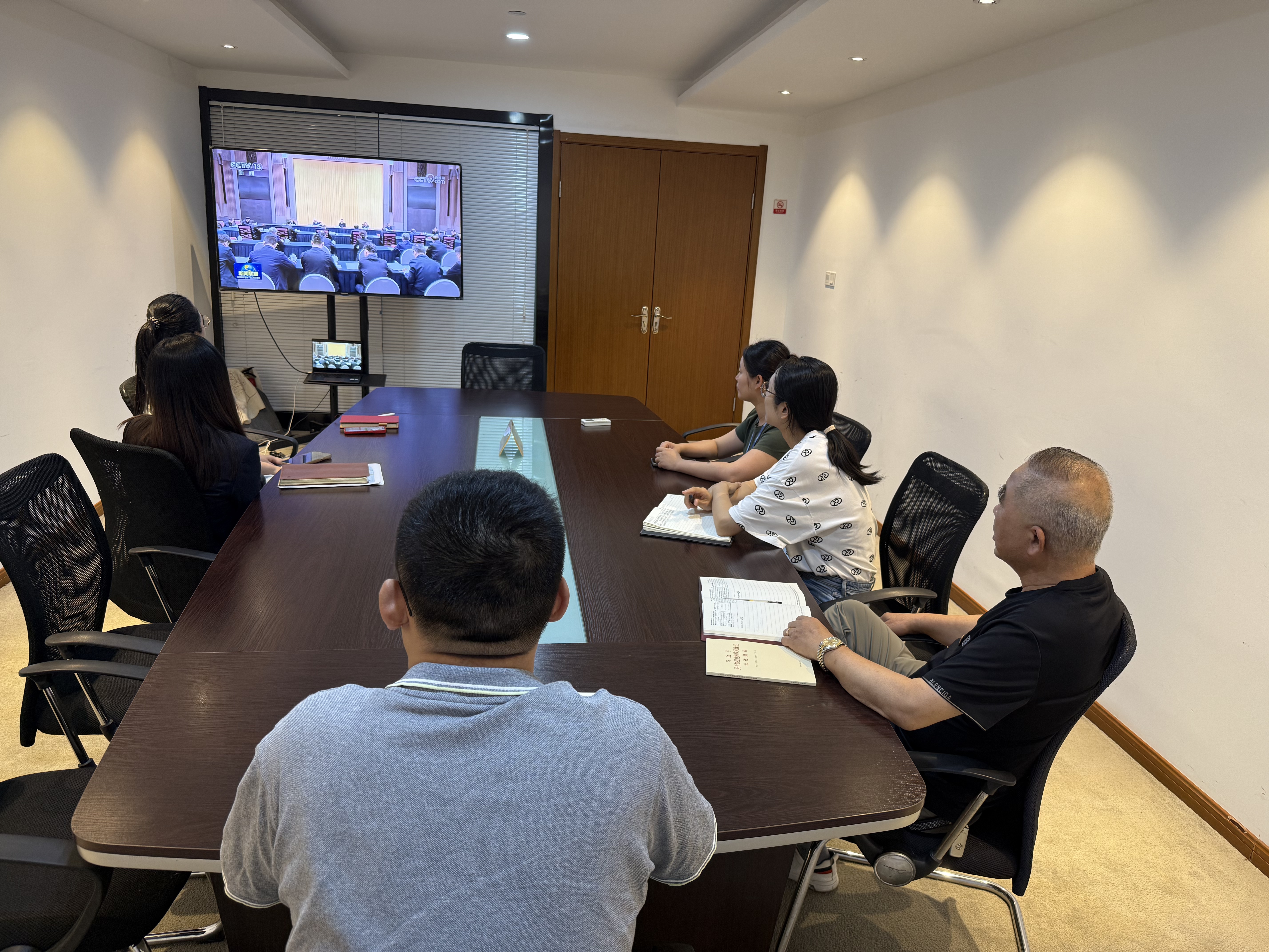 水晶城党支部开展5月党员牢靠运动