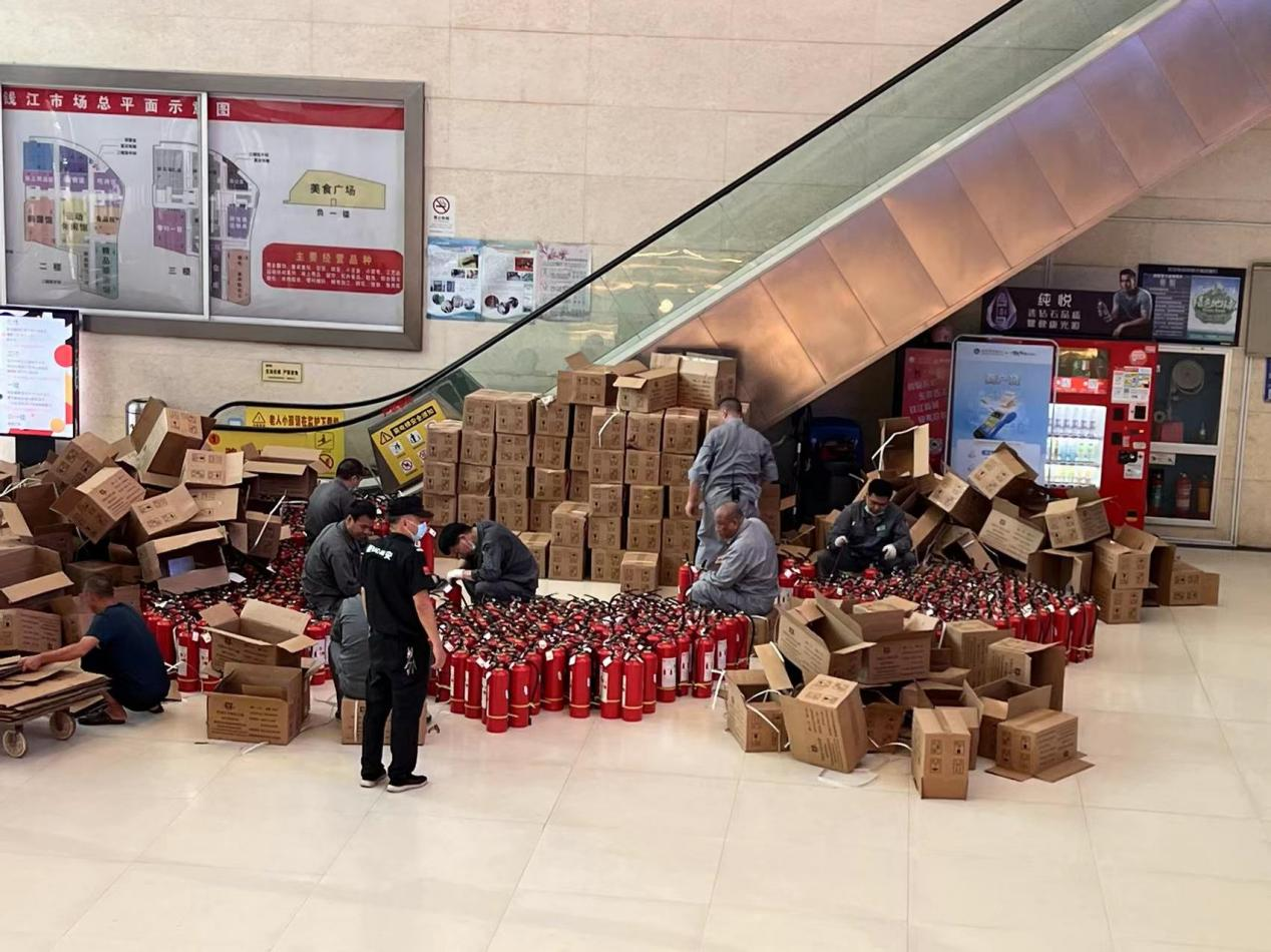 严查严管严治，，，，，，，钱江商城完成灭火器替换事情