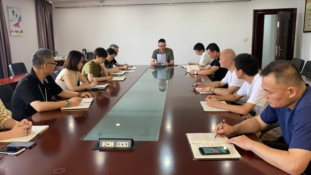 钱江商城开展“守好红色根脉·班前十分钟”主题宣讲运动