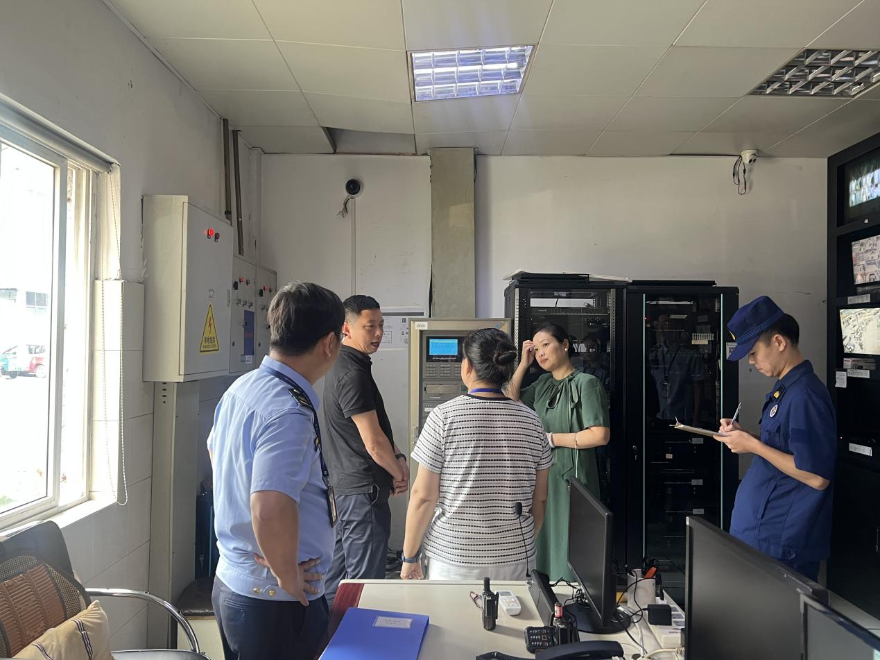 绷紧清静弦，，，，，，，喜迎国庆节——大关街道深入钱江商城开展节前检查