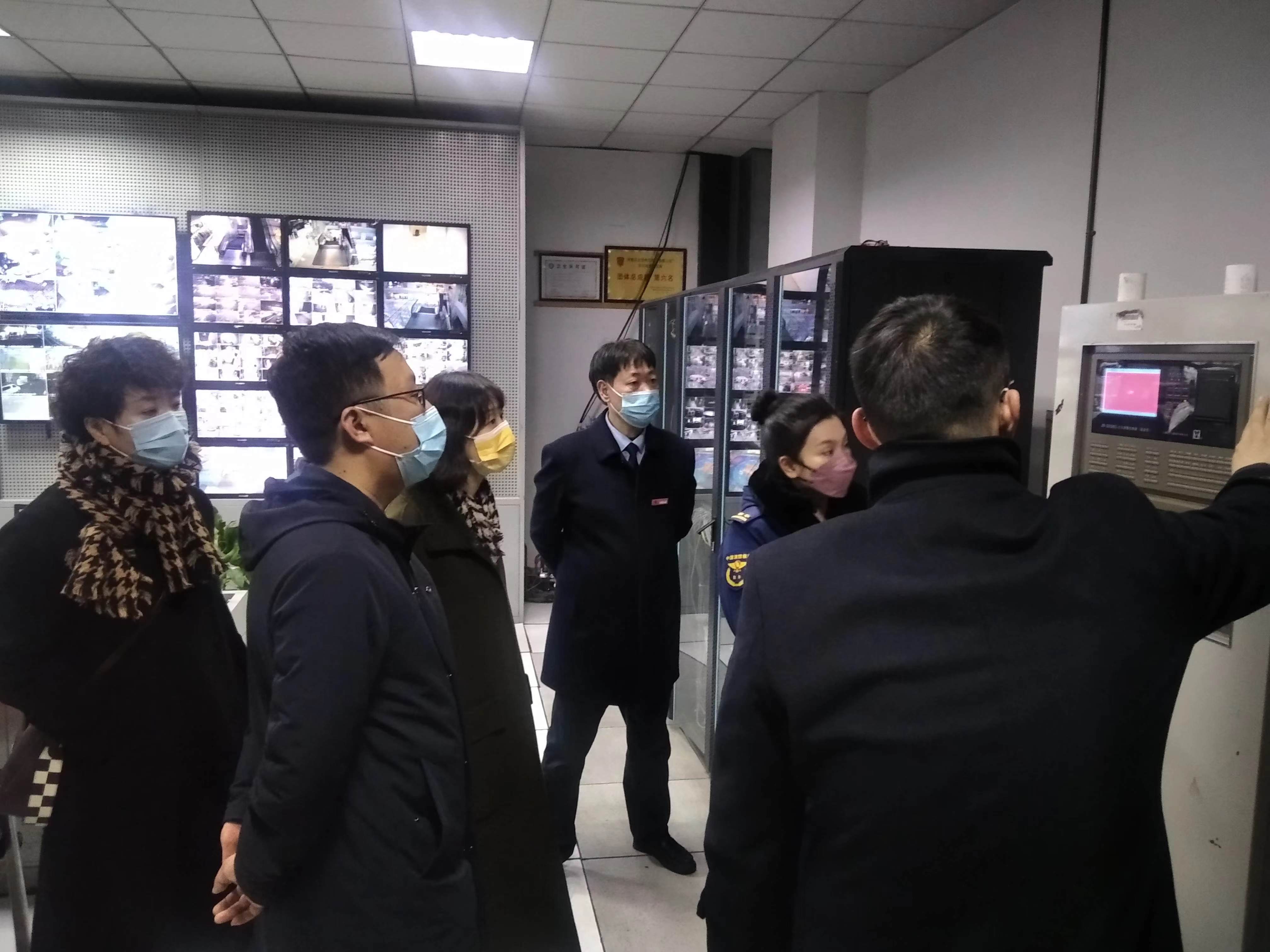 大关街道郑斌一行莅临水晶城检查消防清静