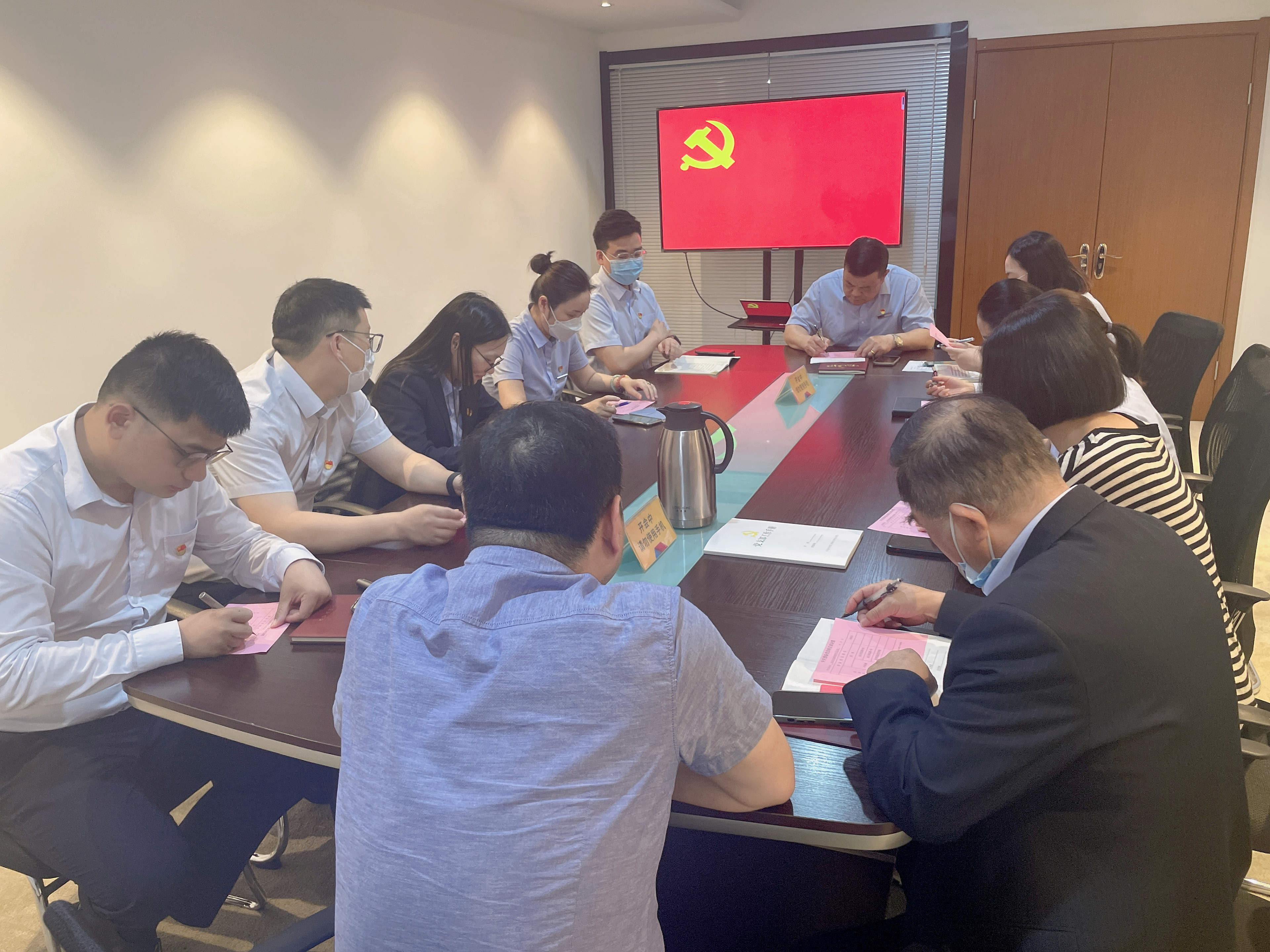 水晶城党支部召开准备党员转正聚会