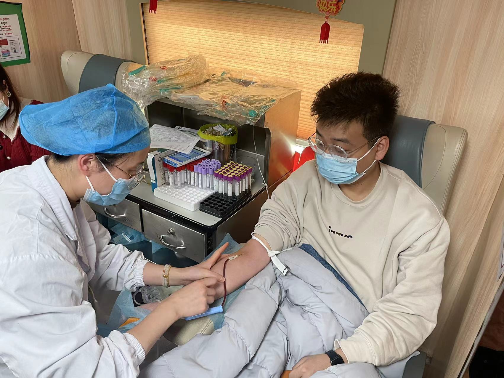 水晶城加入街道无偿献血运动