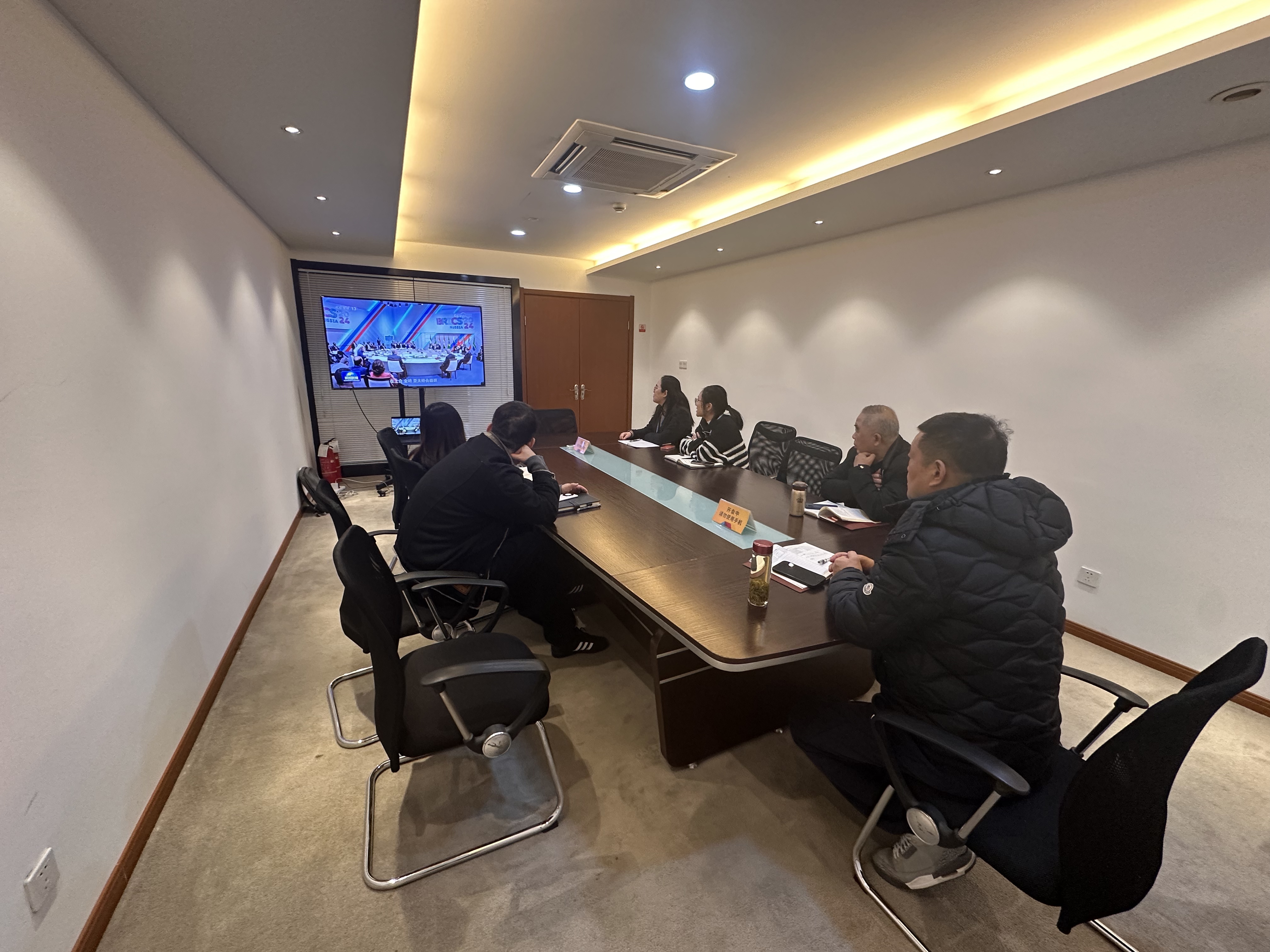 水晶城党支部开展1月党员牢靠运动