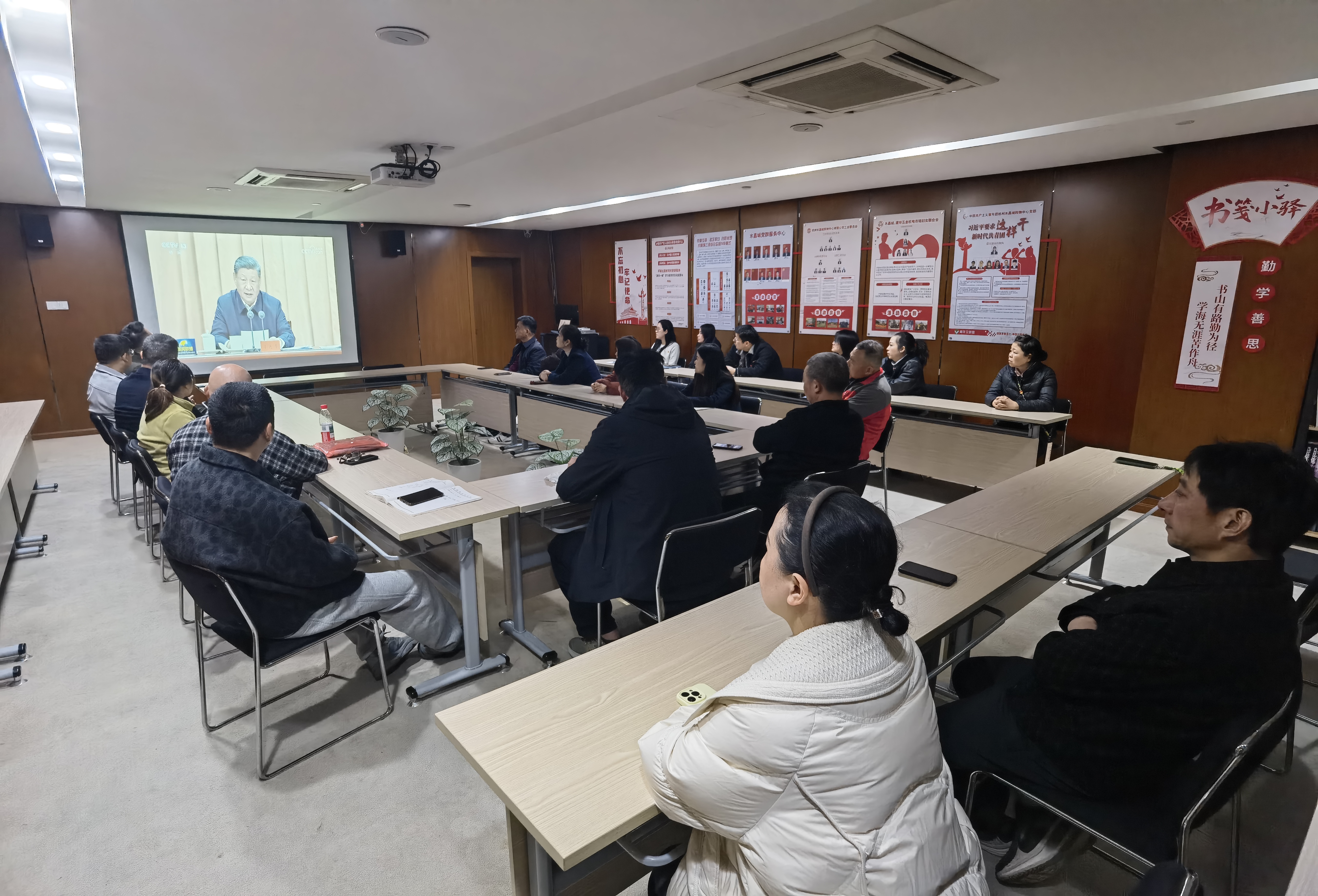 水晶城党支部开展2月党员牢靠运动