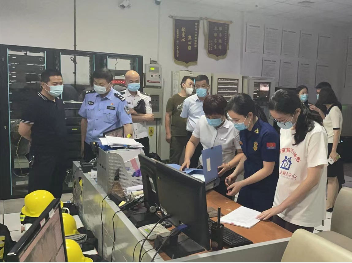 市消防支队莅临水晶城检查消防清静