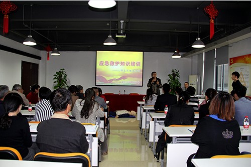 20131024利记官网平台入口文创园党支部举行应抢救护知识培训 (1).jpg