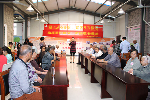 利记官网平台入口文创园党支部团委走访慰问七古登社区老人 (2).jpg